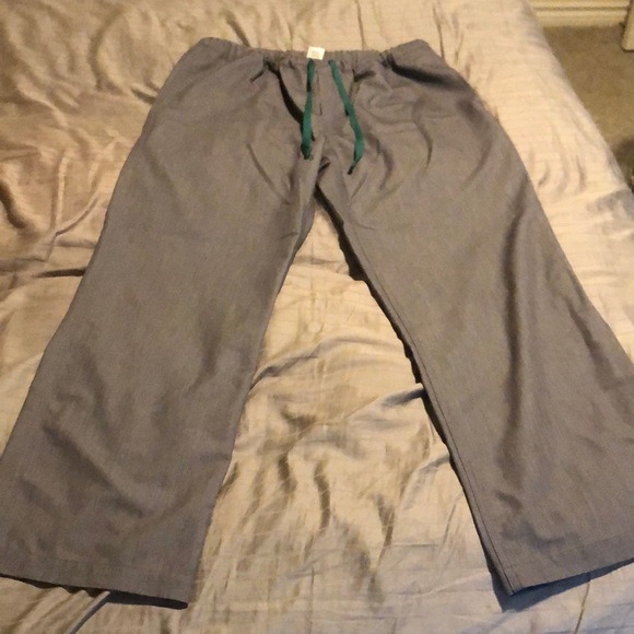 Mens Figs Pisco Pants in Graphite - Size Large with Short Length - Picture 2 of 3